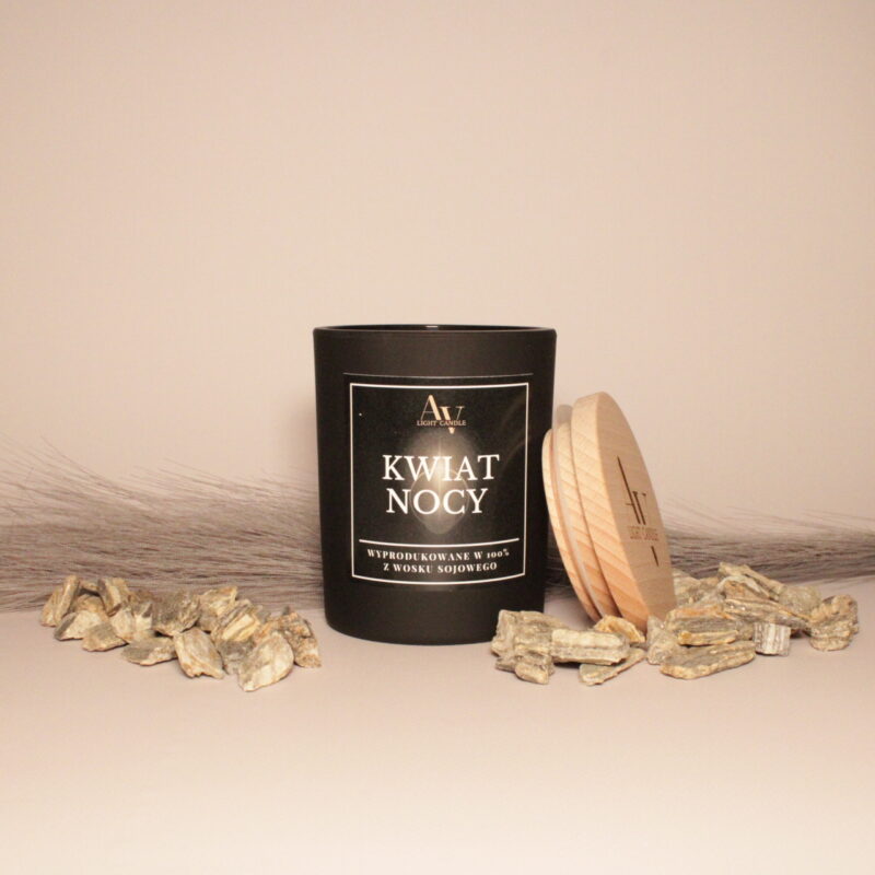 Świeca sojowa Kwiat Nocy — ręcznie robiona świeca o zmysłowym, kwiatowym aromacie w eleganckim słoiku.