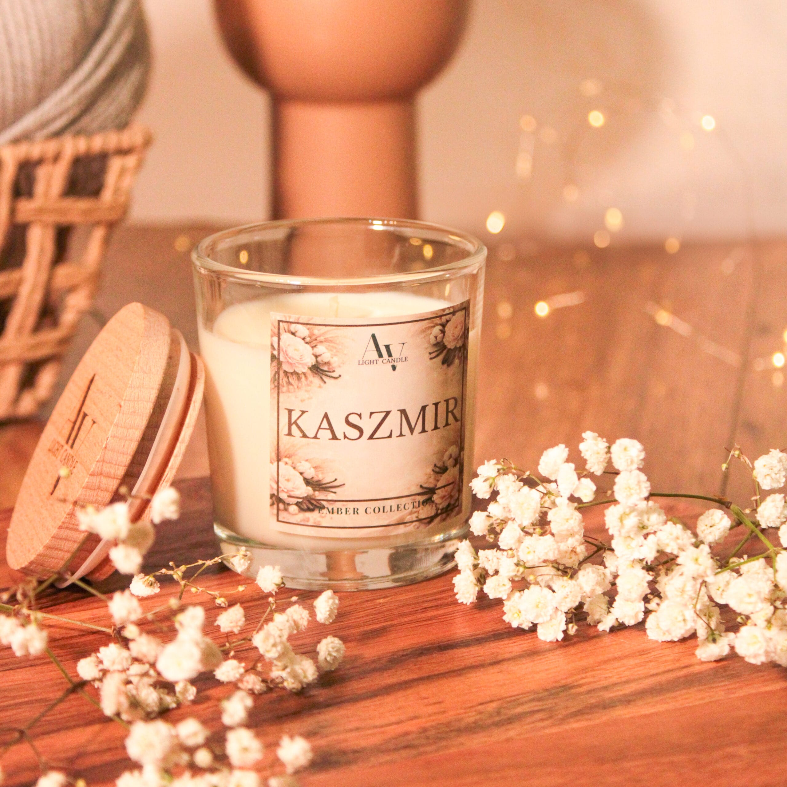 świeca sojowa Kaszmir 130 ml w transparentnym szkle z drewnianym wieczkiem AV Light Candle