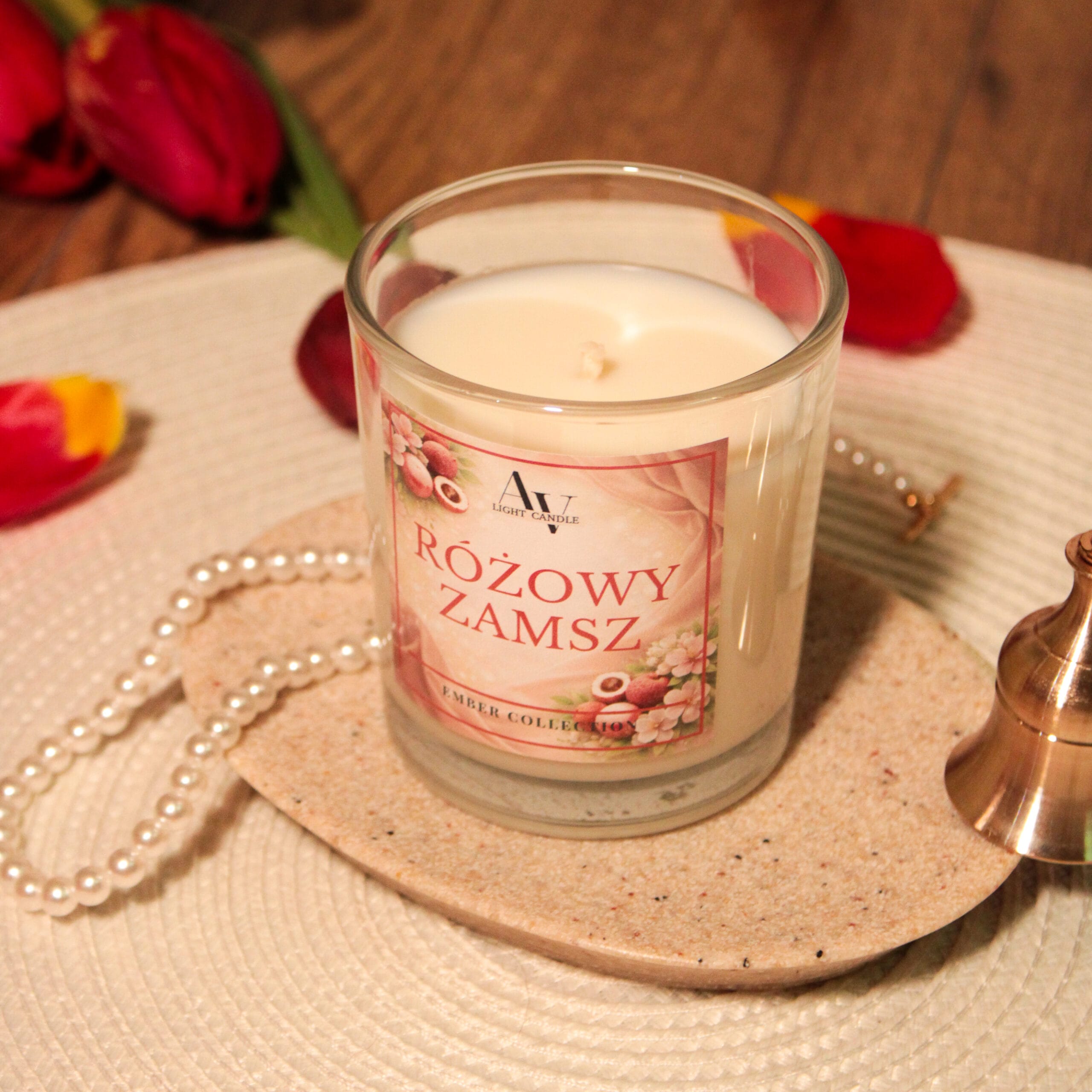 Różowy Zamsz 130 ml – świeca zapachowa AV Light Candle, widok z góry