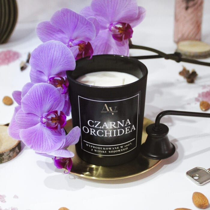 Czarna świeca AV Light Candle Czarna Orchidea w wersji Lumor przed pierwszym zapaleniem