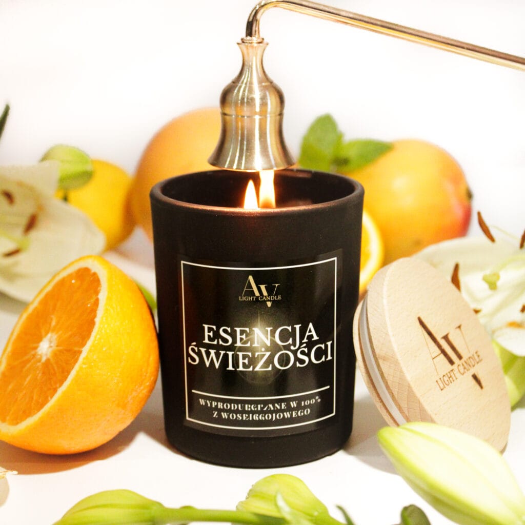 Świeca sojowa Esencja Świeżości w czarnym szkle z drewnianą pokrywką – AV Light Candle Sense 200 ml.
