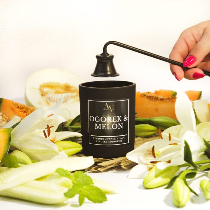 Świeca sojowa Ogórek & Melon AV Light Candle Sense 200 ml gaszona wygaszaczem.