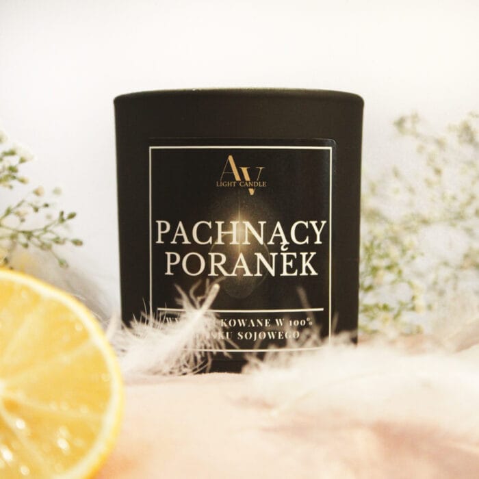 Świeca sojowa Pachnący Poranek Sense 200 ml – zbliżenie na etykietę AV Light Candle
