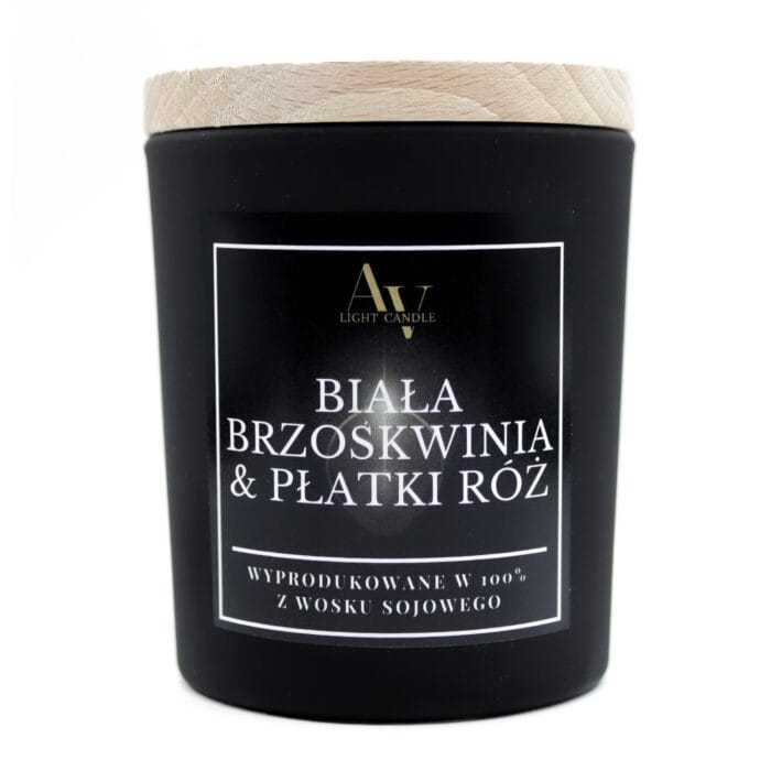 Świeca sojowa AV Light Candle Biała Brzoskwinia & Płatki Róż Ember 130 ml w czarnym matowym słoiku na białym tle