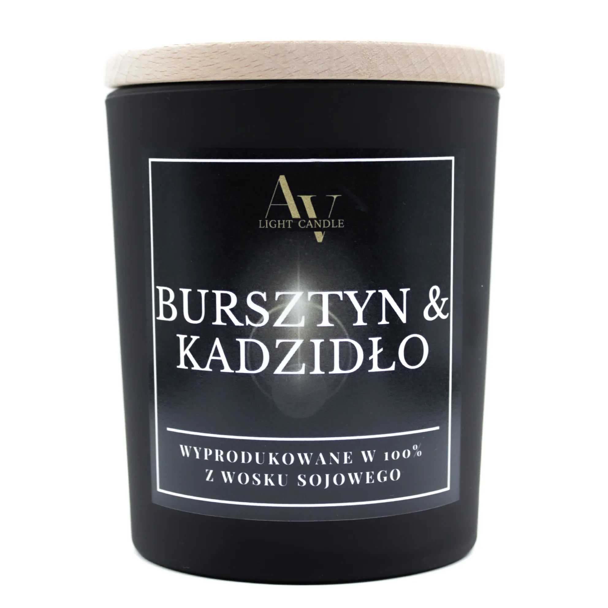 Świeca sojowa AV Light Candle Bursztyn i Kadzidło Lumor 280 ml z dwoma knotami w czarnym słoiku na białym tle