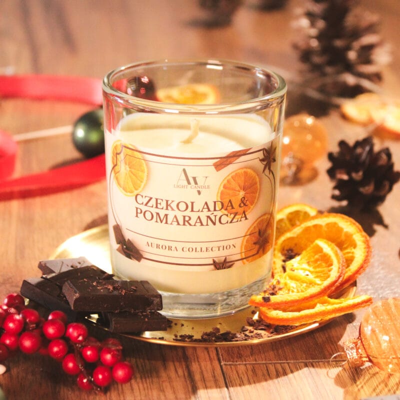 Świeca sojowa 200 ml Czekolada i Pomarańcza – zbliżenie na etykietę i detale stylizacji