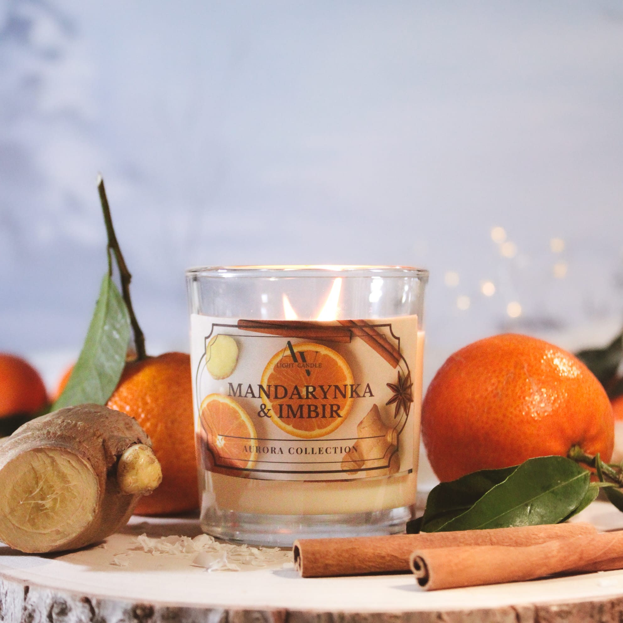 Świeca Mandarynka & Imbir 130 ml – w naturalnym świetle, z owocami i przyprawami w tle