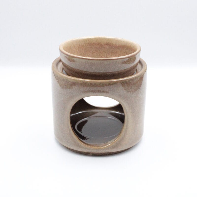 Ceramiczny kominek na wosk zapachowy w beżowym kolorze z miseczką na wosk