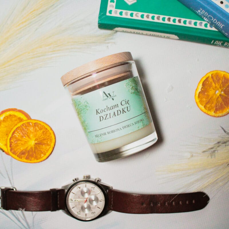 Ręcznie robiona świeca sojowa „Kocham Cię Dziadku” w transparentnym szkle z drewnianą pokrywką, elegancki prezent na Dzień Dziadka